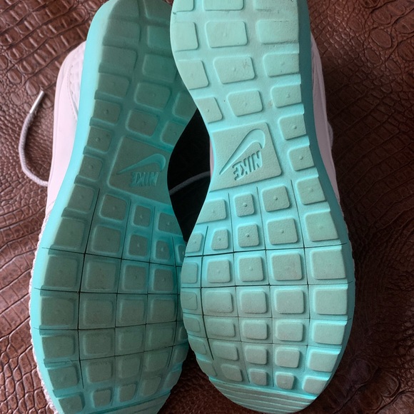 Nike - Picture 5 of 6